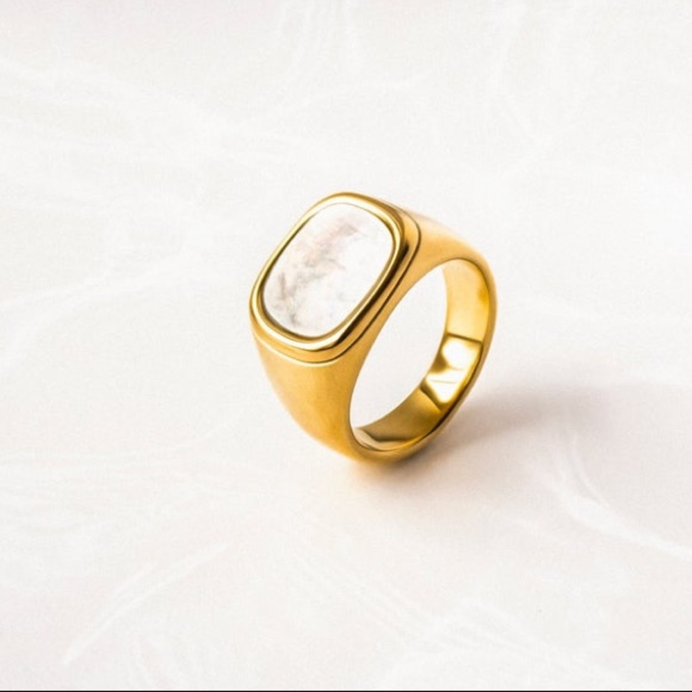 Signet shell ring